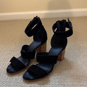 FRYE AND CO. Black and Tan Block Heel Sandals